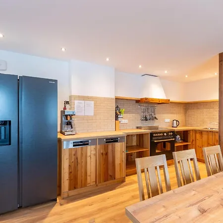 In Bramberg With Natural Pond 펜션