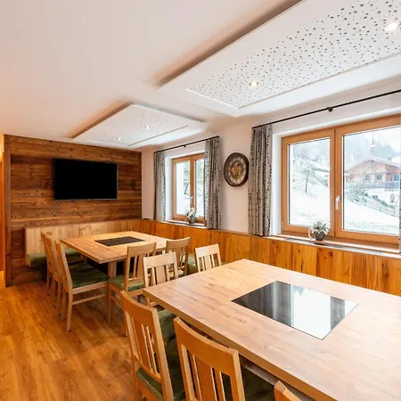 펜션 In Bramberg With Natural Pond *