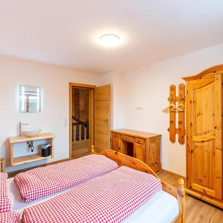 펜션 In Bramberg With Natural Pond