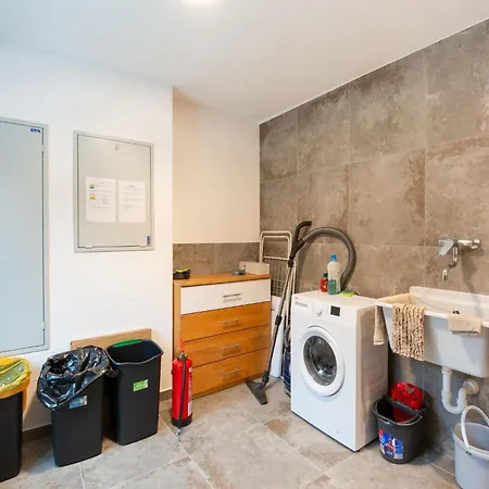 펜션 In Bramberg With Natural Pond