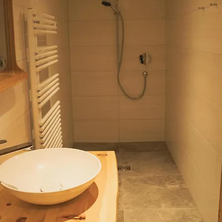 펜션 In Bramberg With Natural Pond *